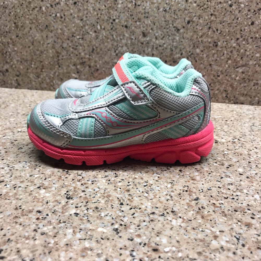 Saucony Girls Baby Ride sneaker EUC size 6W
